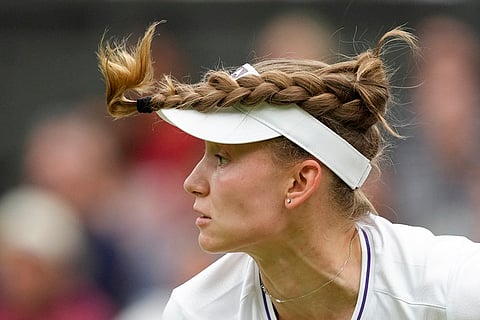Elena Rybakina serves to Anna Kalinskaya